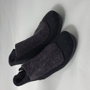 Men’s size 10 Glerups boots - indoor